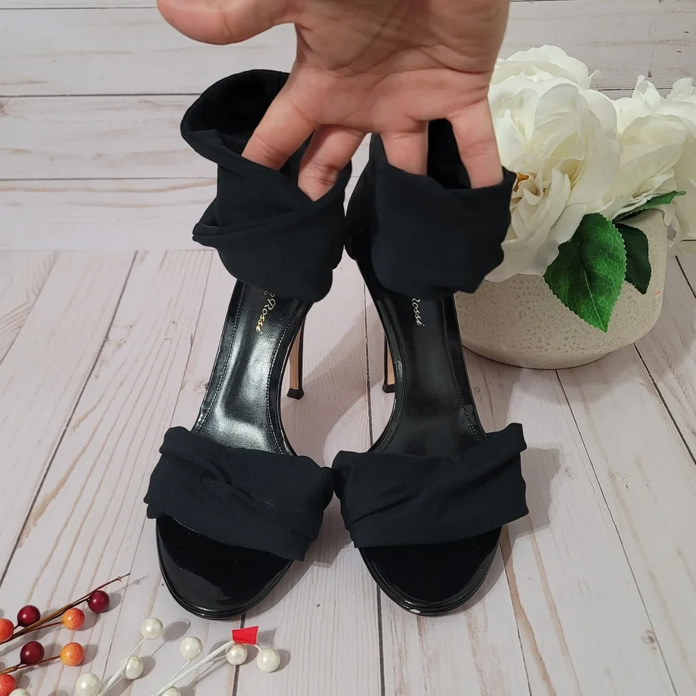 ✨️Gianvito Rossi--Black heels with black elastic strap, size 40, made in italy✨️ - Picture 2 of 16